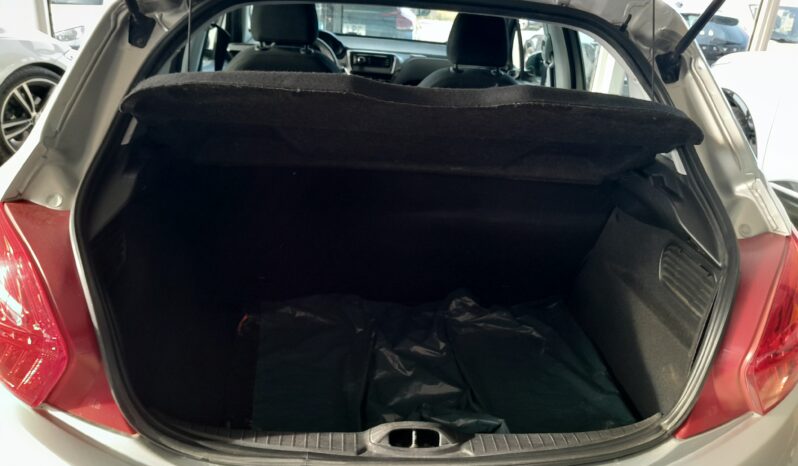 Peugeot 208 full