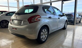 Peugeot 208 full
