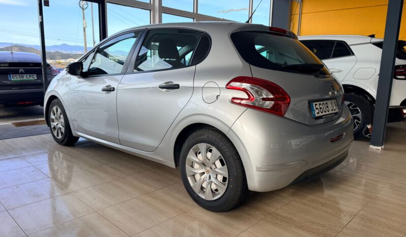Peugeot 208 full