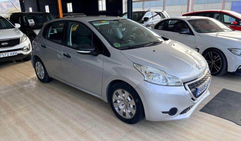 Peugeot 208 full
