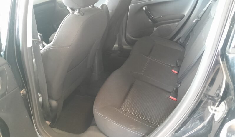 Peugeot 208 full