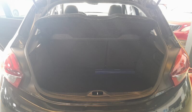 Peugeot 208 full